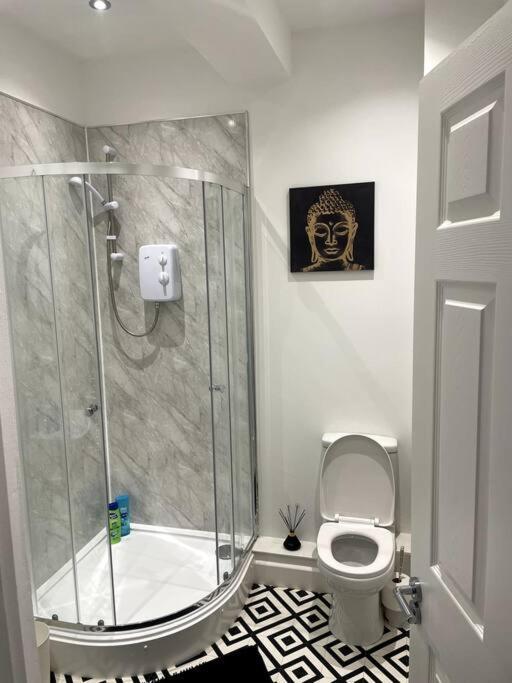 #4Bs 1 Bed Serviced Apartment 德比 外观 照片