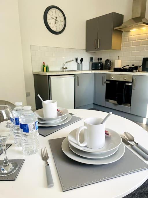 #4Bs 1 Bed Serviced Apartment 德比 外观 照片