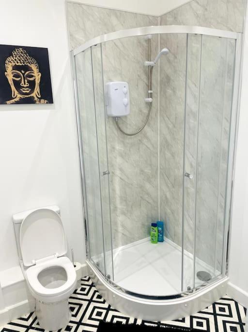 #4Bs 1 Bed Serviced Apartment 德比 外观 照片